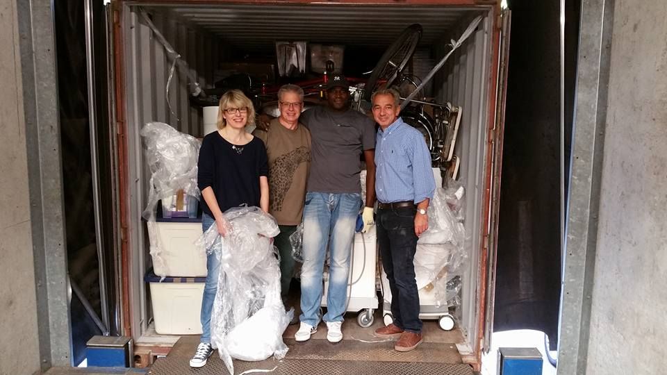 Containerbeladung 9.10.15 nach Leo/Burkina Faso